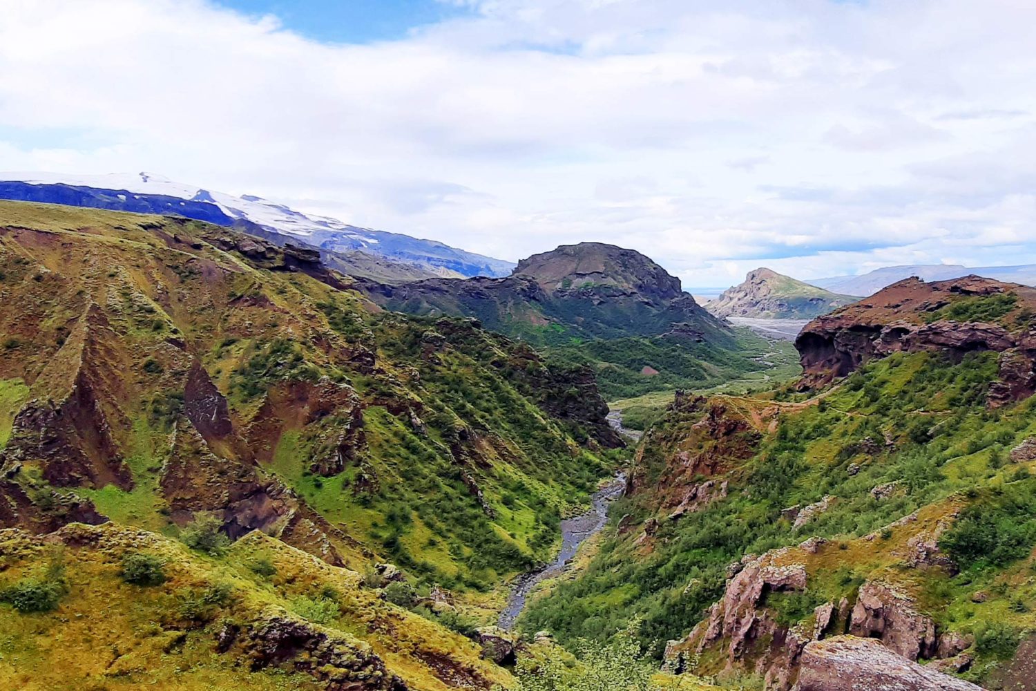 A view from Morinsheiði down to Valahnúkur. Eyjafjallajökull on left.