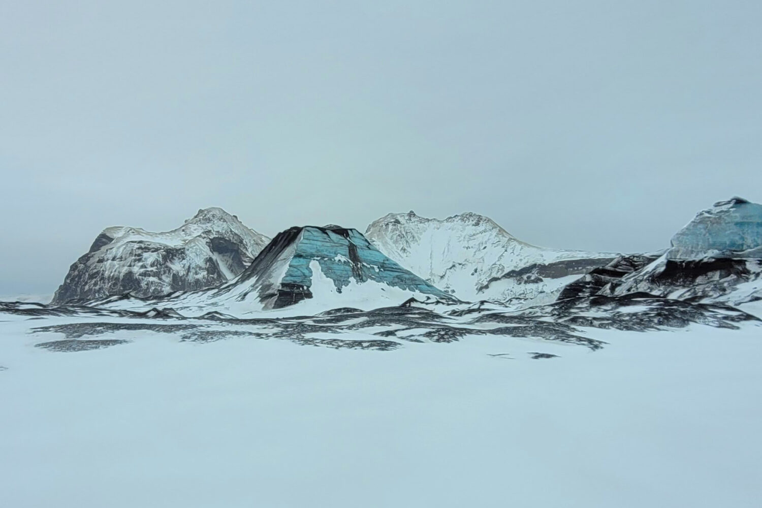 Glacier and mountains, looks more like a painting.